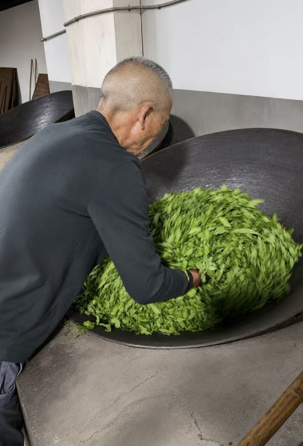 传统炒茶加工